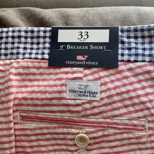 Brand new!! Vineyard Vines. Adorable men’s shorts size 33.